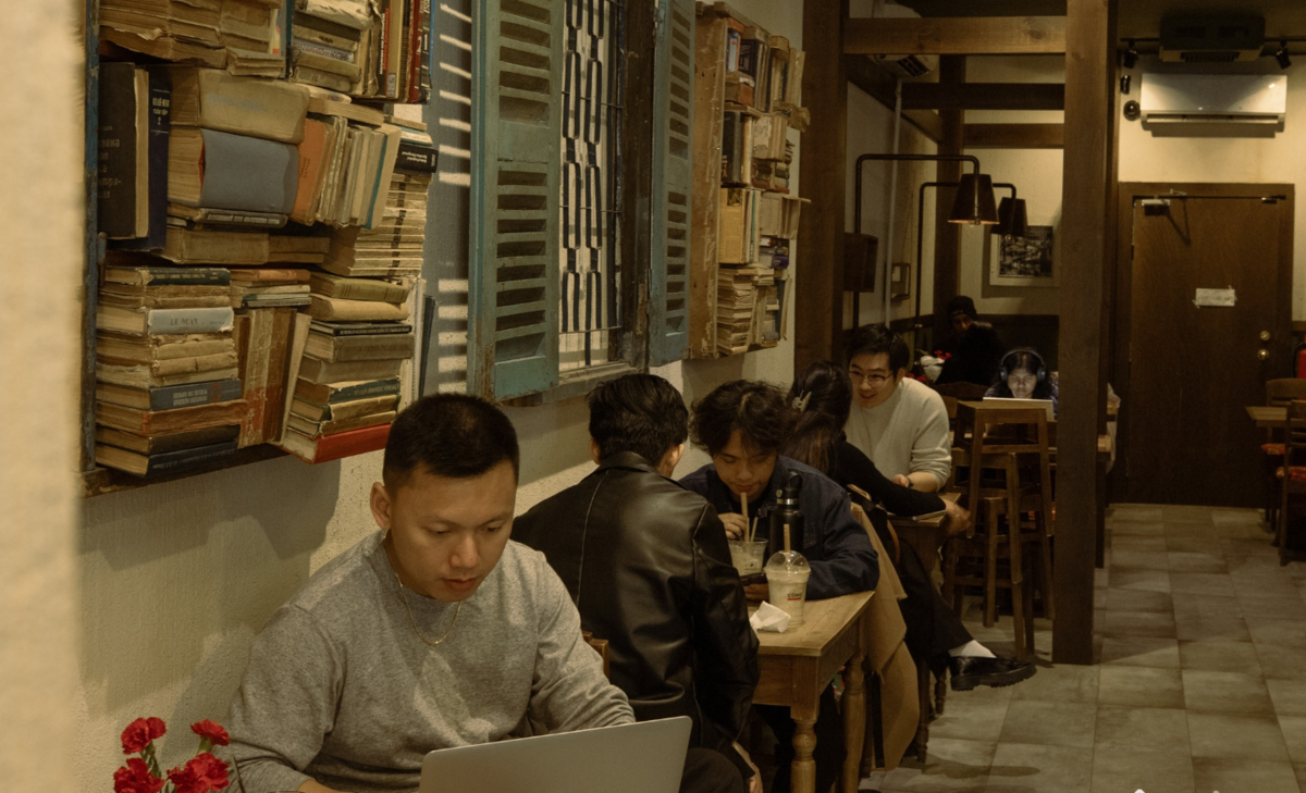 Cộng Cà Phê là một quán cafe học bài ở Đà Nẵng có phong cách thiết kế cổ kính, ấm cúng và yên tĩnh