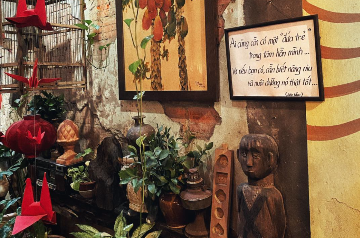 Quán cafe vintage ở Đà Nẵng Nam House Cafe giống như một cánh cổng dẫn lối ta trở về thập niên 70
