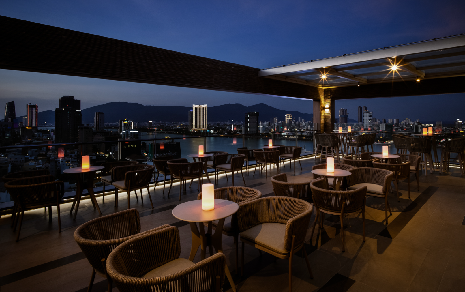 Không gian của Top View mang phong cách hiện đại pha chút cổ điển