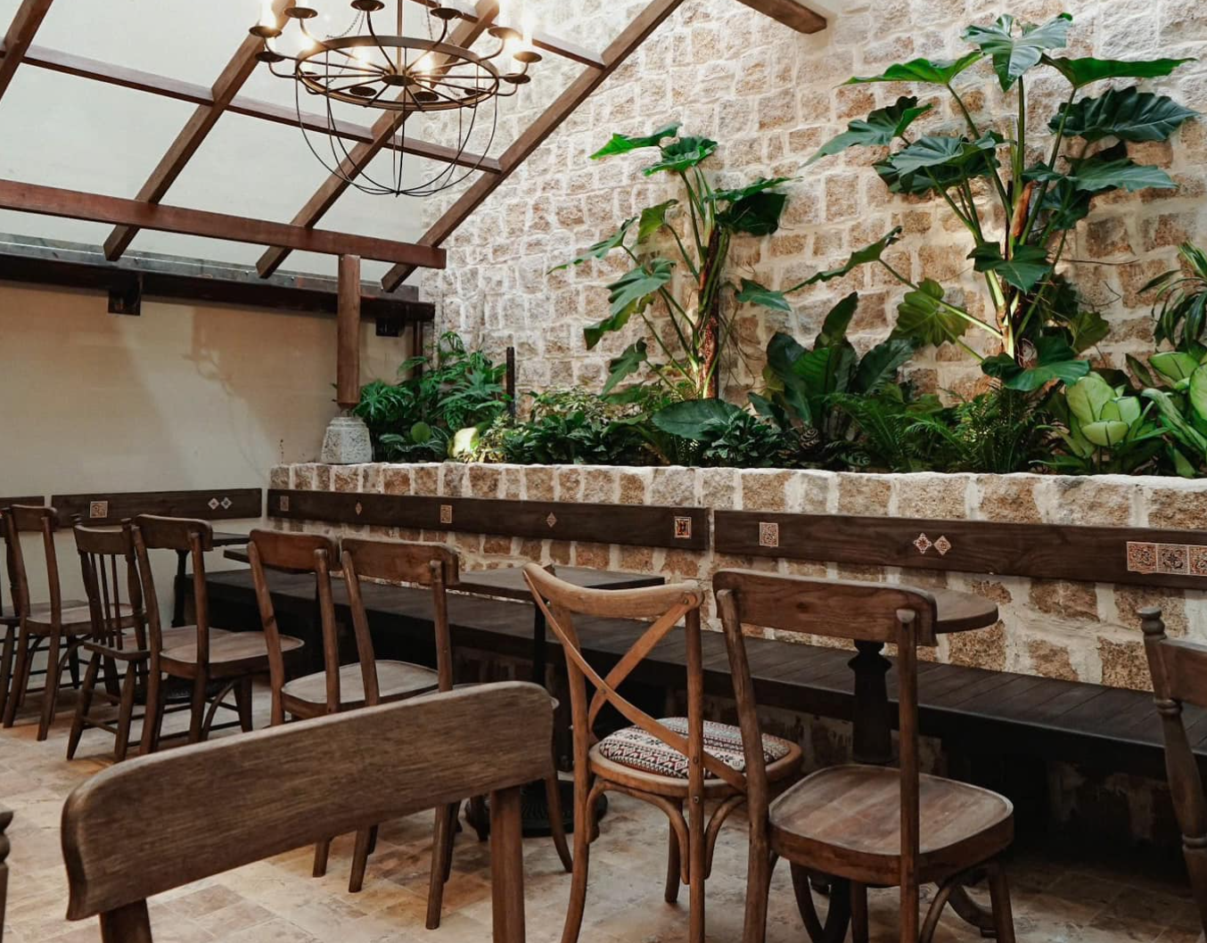 Mang phong cách kiến trúc châu Âu pha lẫn nét Á Đông tinh tế, Rustic Tea & Coffee là điểm hẹn cho những ai yêu thích không gian yên bình