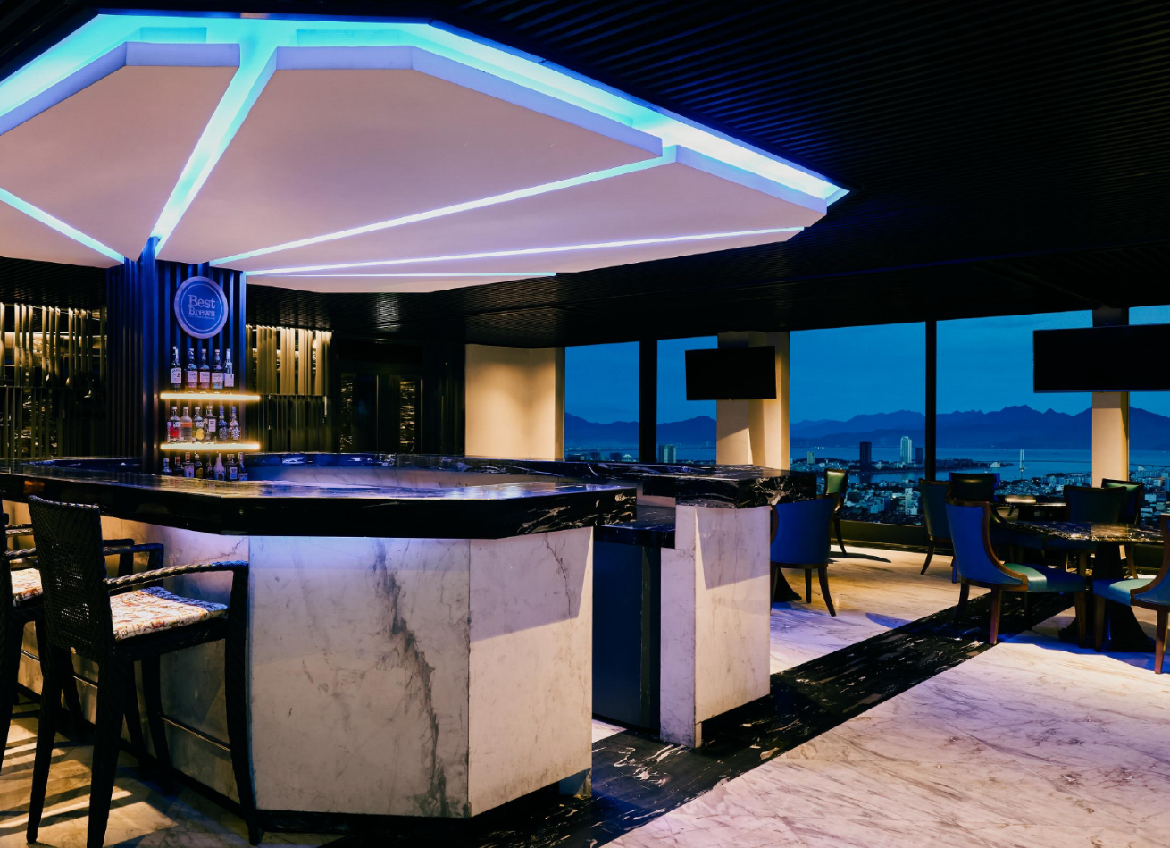 Phong cách thiết kế tại Four Points by Sheraton mang hơi hướng tối giản đương đại, kết hợp với tông màu xanh biển