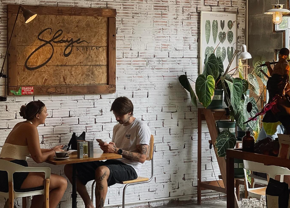 Quán mang phong cách “urban chill” – vừa hiện đại, vừa phóng khoáng