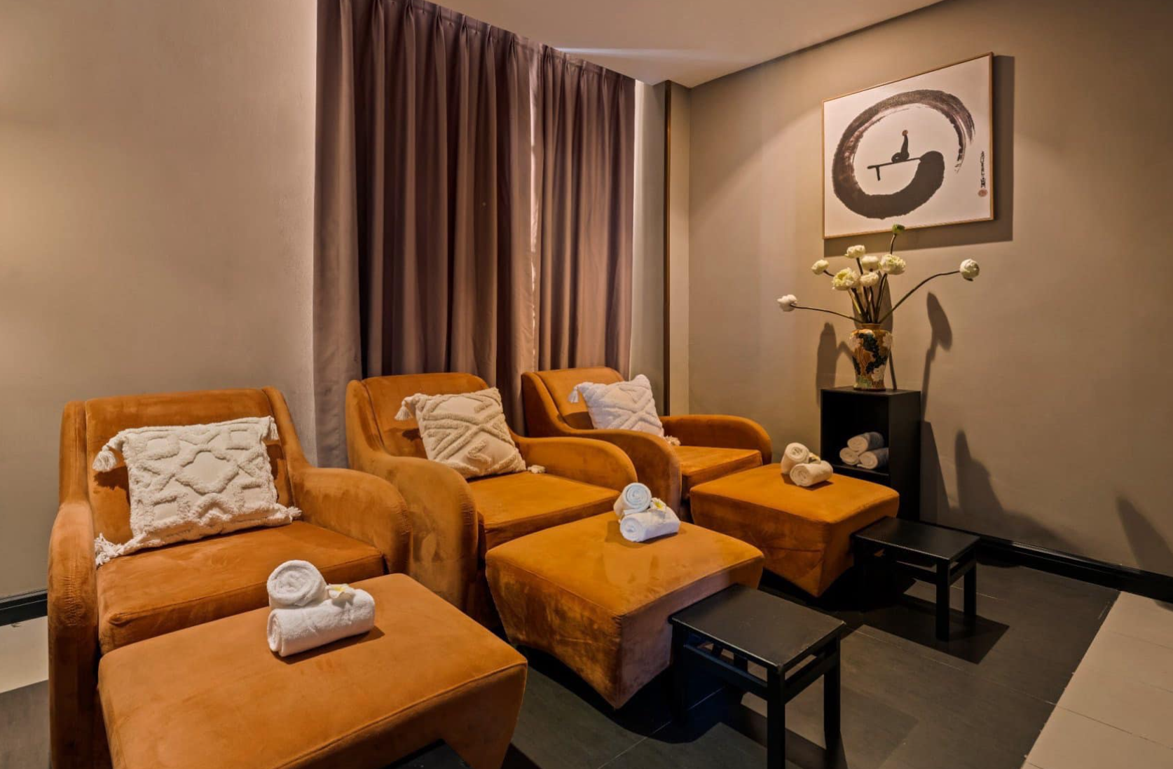 Du khách có thể tận hưởng dịch vụ spa, phòng gym ngay trong khuôn viên khách sạn