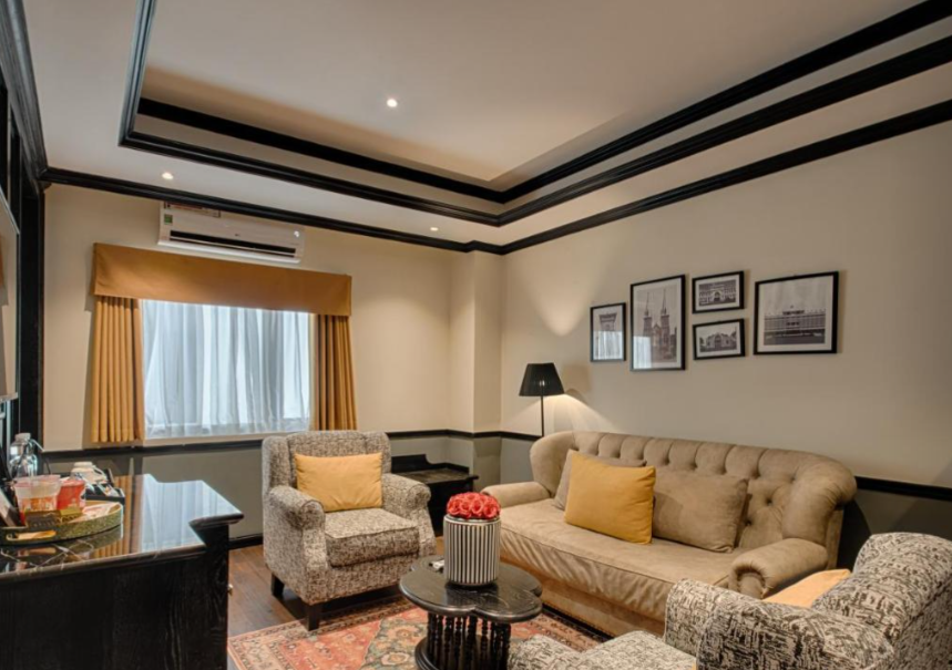 Monarque Hotel Danang có phong cách kiến trúc châu Âu cổ điển pha nét hoàng gia sang trọng