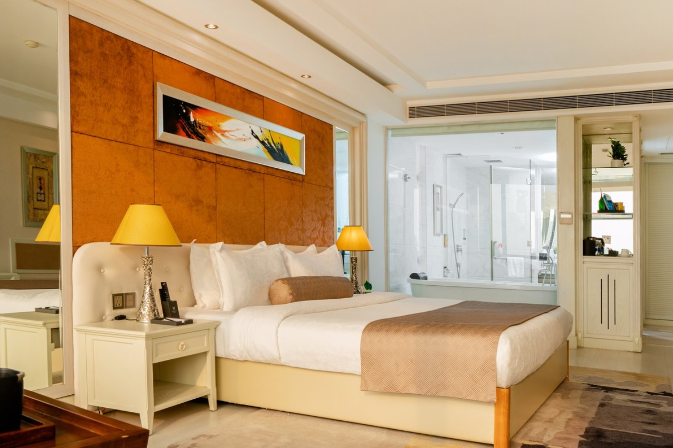 Brilliant Hotel Danang là một không gian nghỉ dưỡng tinh tế với thiết kế hiện đại, ánh sáng tự nhiên chan hòa