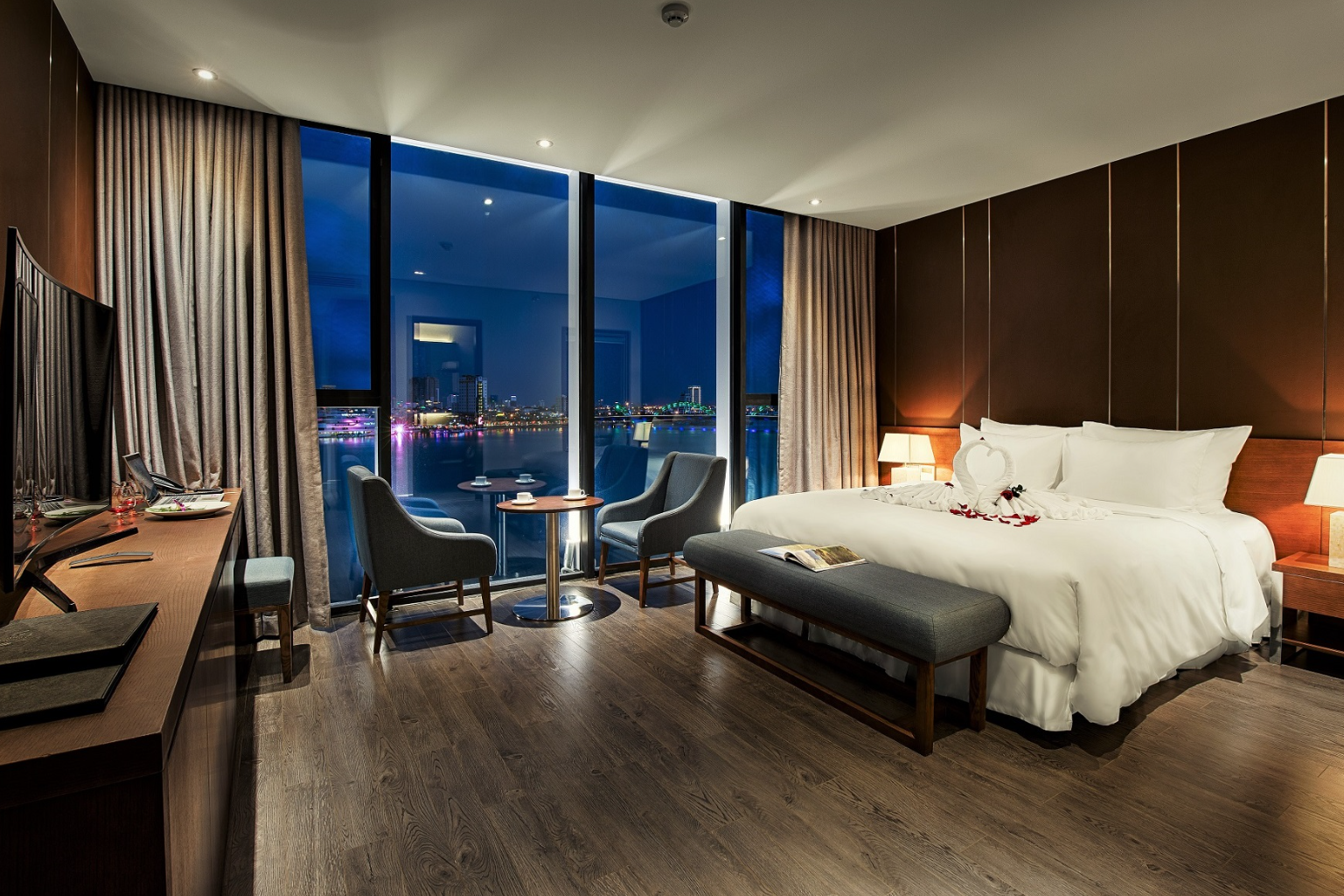 Khách sạn Avora Hotel có không gian hiện đại, sang trọng