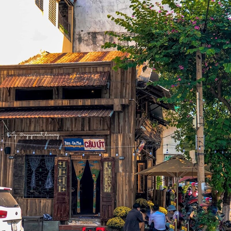 Tiệm Cà Phê Cậu Út