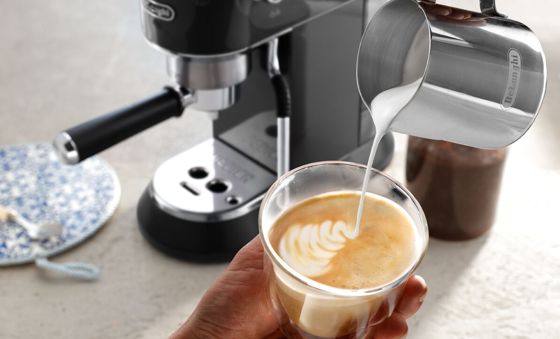 Cách pha cà phê capuchino ngon tại nhà &#8211; Bí quyết hoàn hảo từ The Cups Coffee