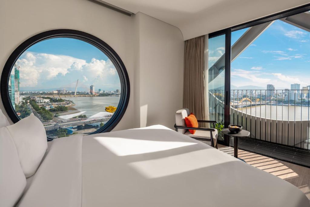 Caro Premium DaNang Hotel - Khách sạn gần Cầu Tình Yêu Đà Nẵng