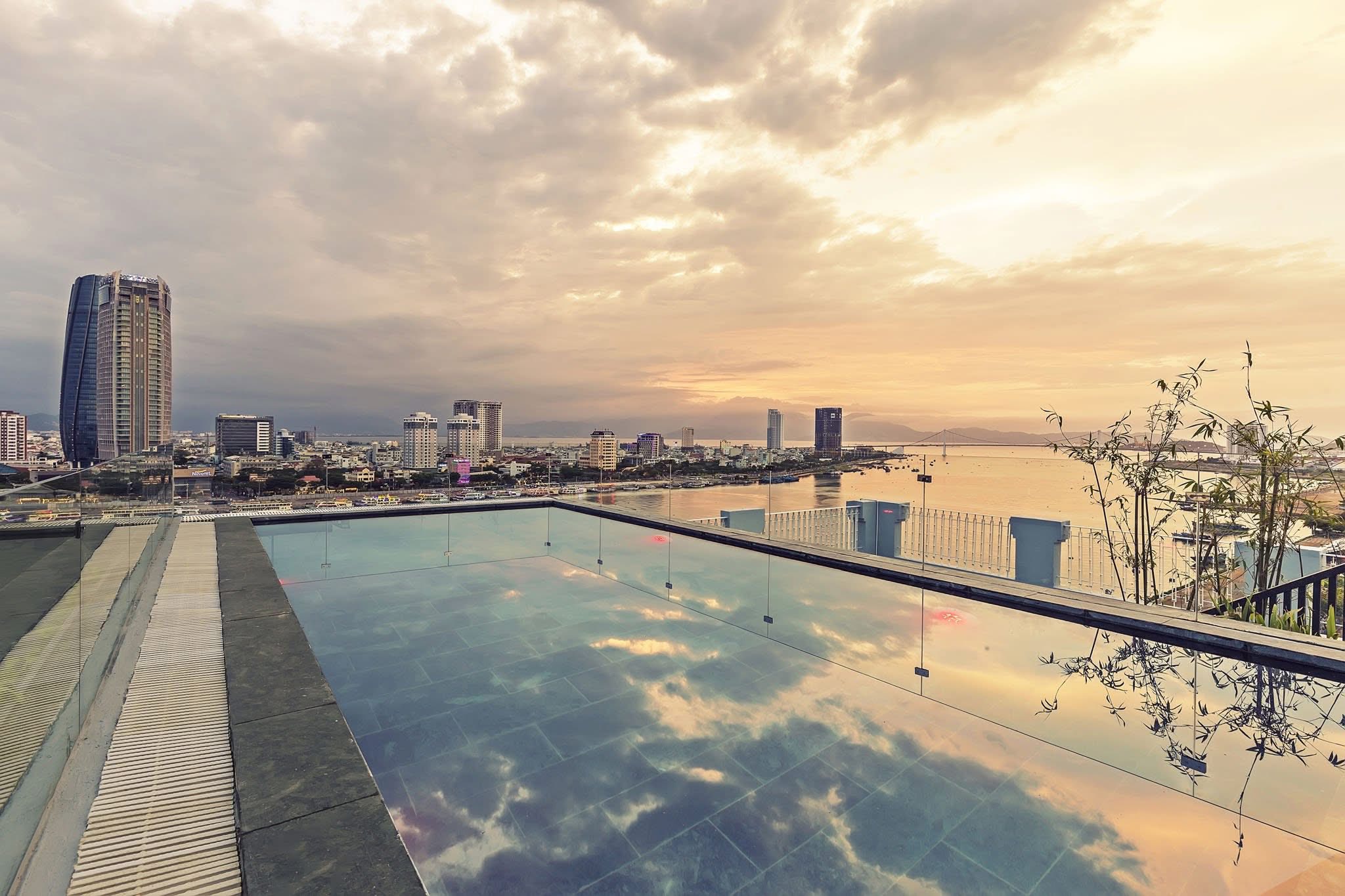 Ibiza Riverfront Hotel