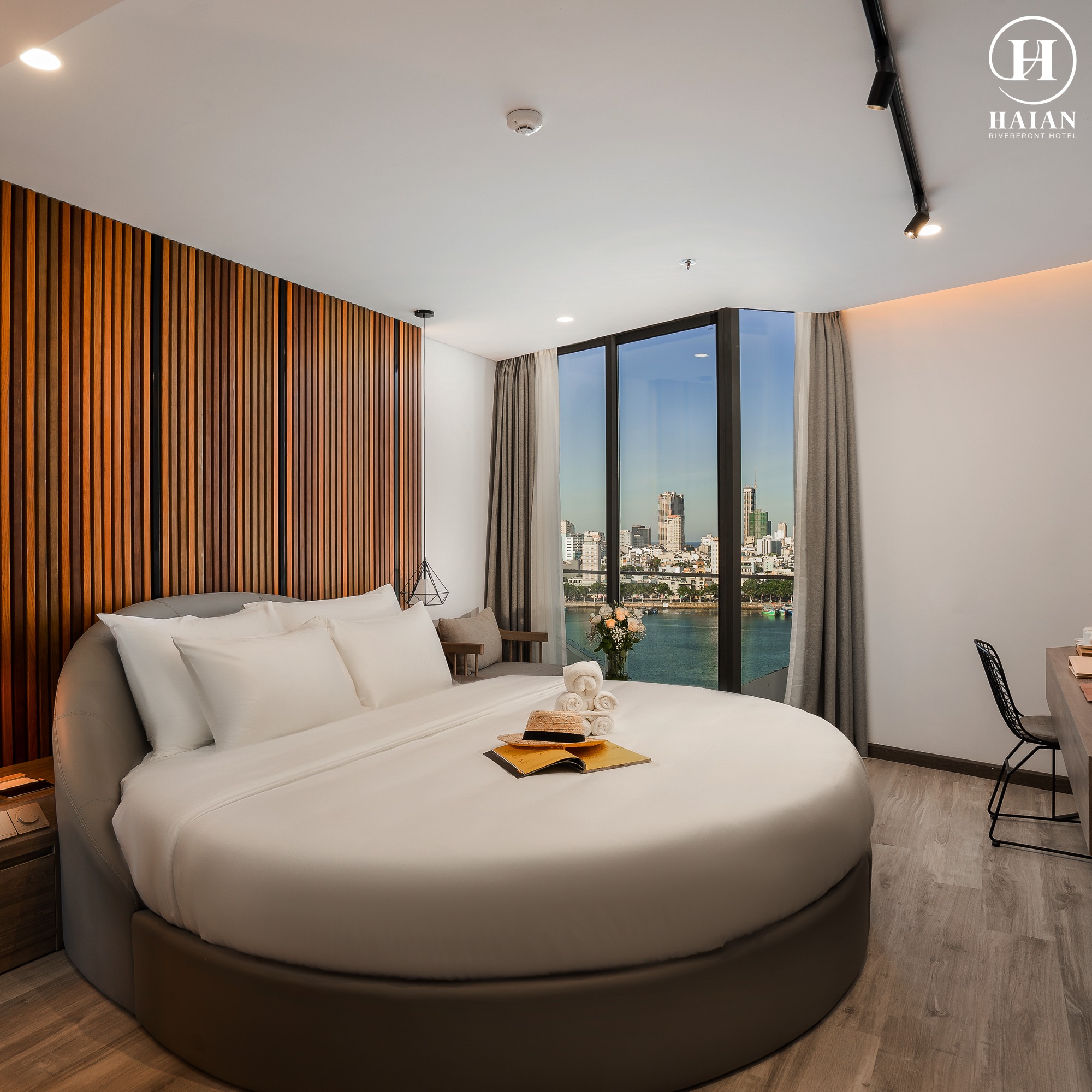 Haian Riverfront Hotel 