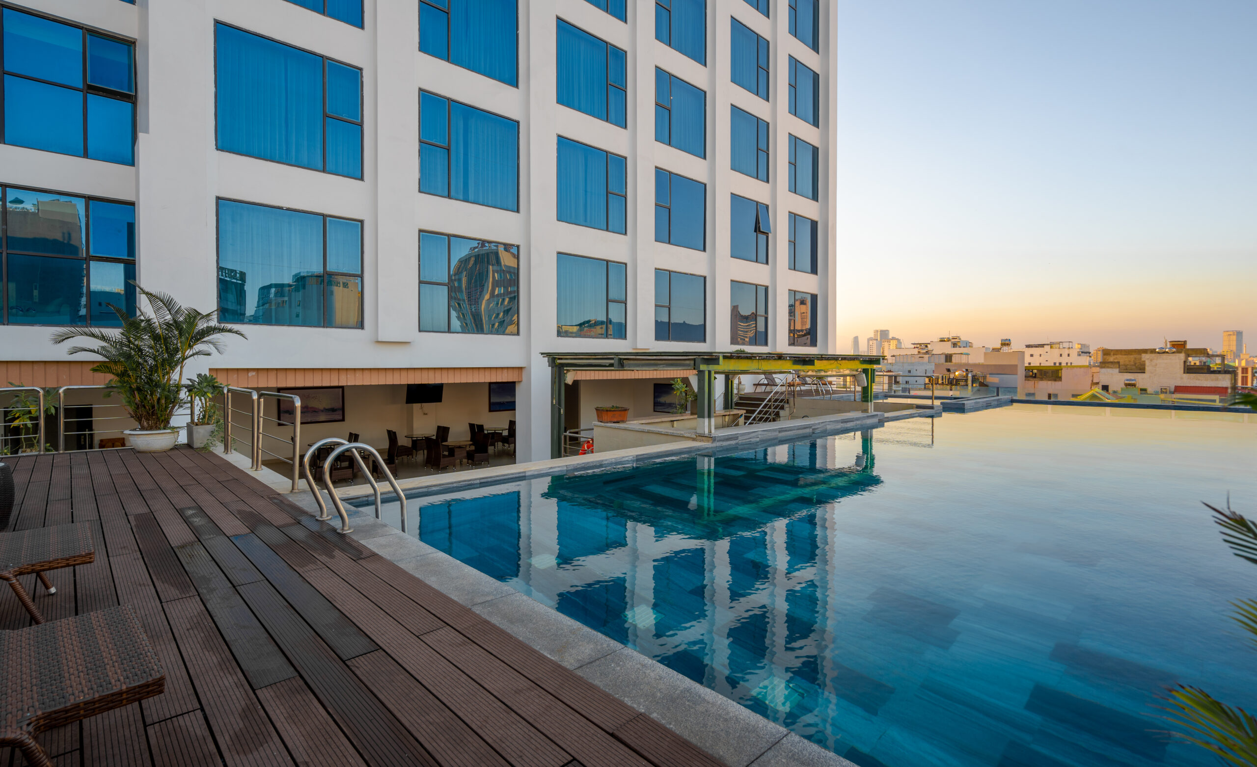 Khách sạn Royal Lotus