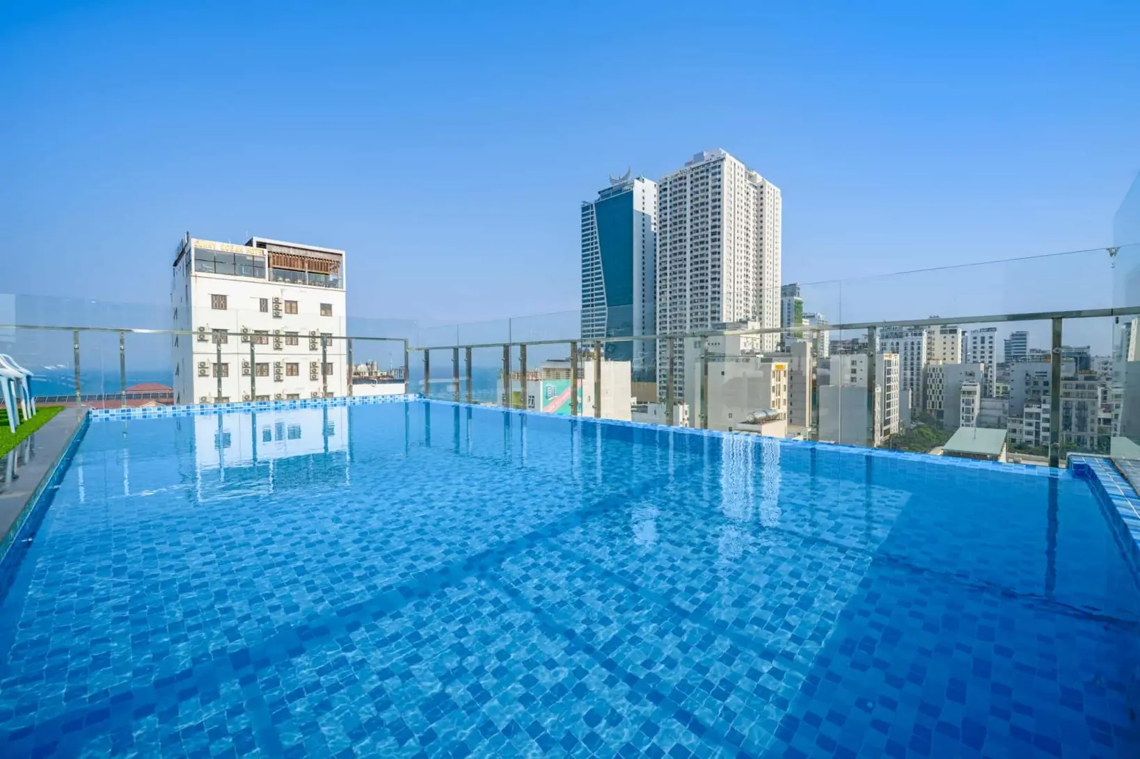 Sea Near Me Hotel Danang