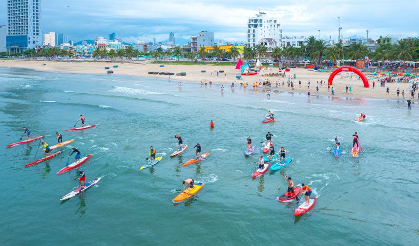 Khai Trương Mùa Du Lịch Biển: Khám Phá Vũ Điệu Sóng Xanh Tại Đà Nẵng