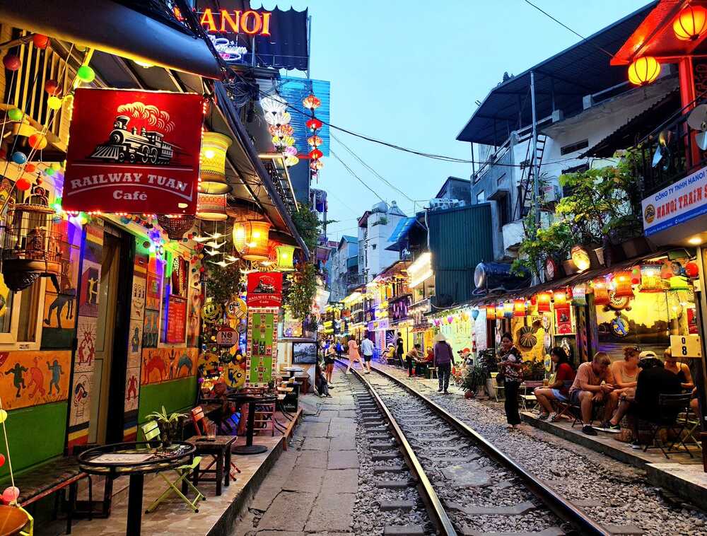 Kinh Nghiệm Đi Cà Phê Đường Tàu: Hướng Dẫn Chi Tiết