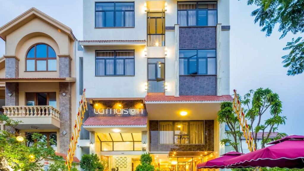 khách sạn đường Phạm Văn Đồng Đà Nẵng