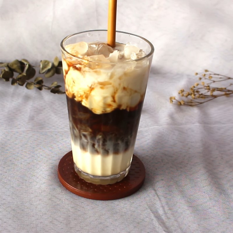 Pha cà phê dừa – Hành trình khám phá hương vị ngọt béo cùng The Cups Coffee