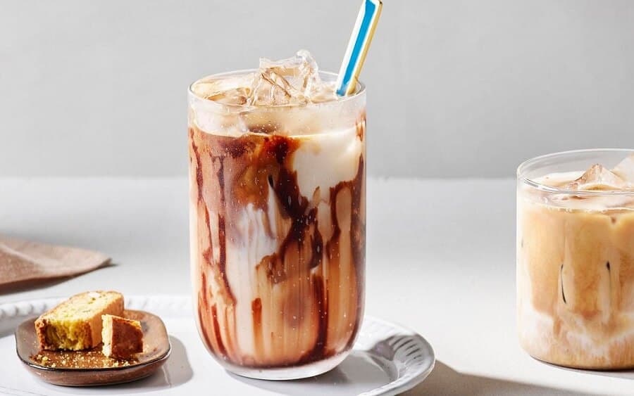 Pha cà phê dừa – Hành trình khám phá hương vị ngọt béo cùng The Cups Coffee