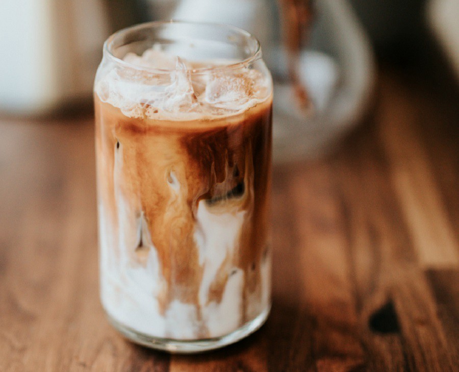 Pha cà phê dừa – Hành trình khám phá hương vị ngọt béo cùng The Cups Coffee