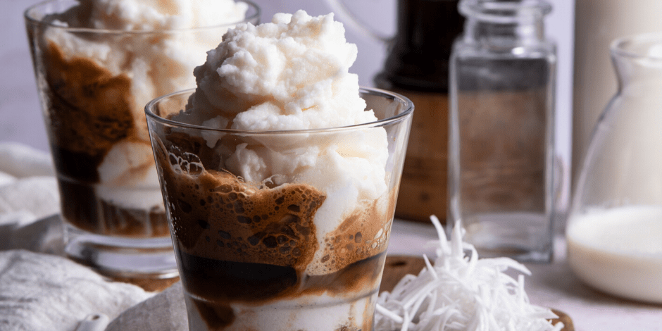 Pha cà phê dừa – Hành trình khám phá hương vị ngọt béo cùng The Cups Coffee