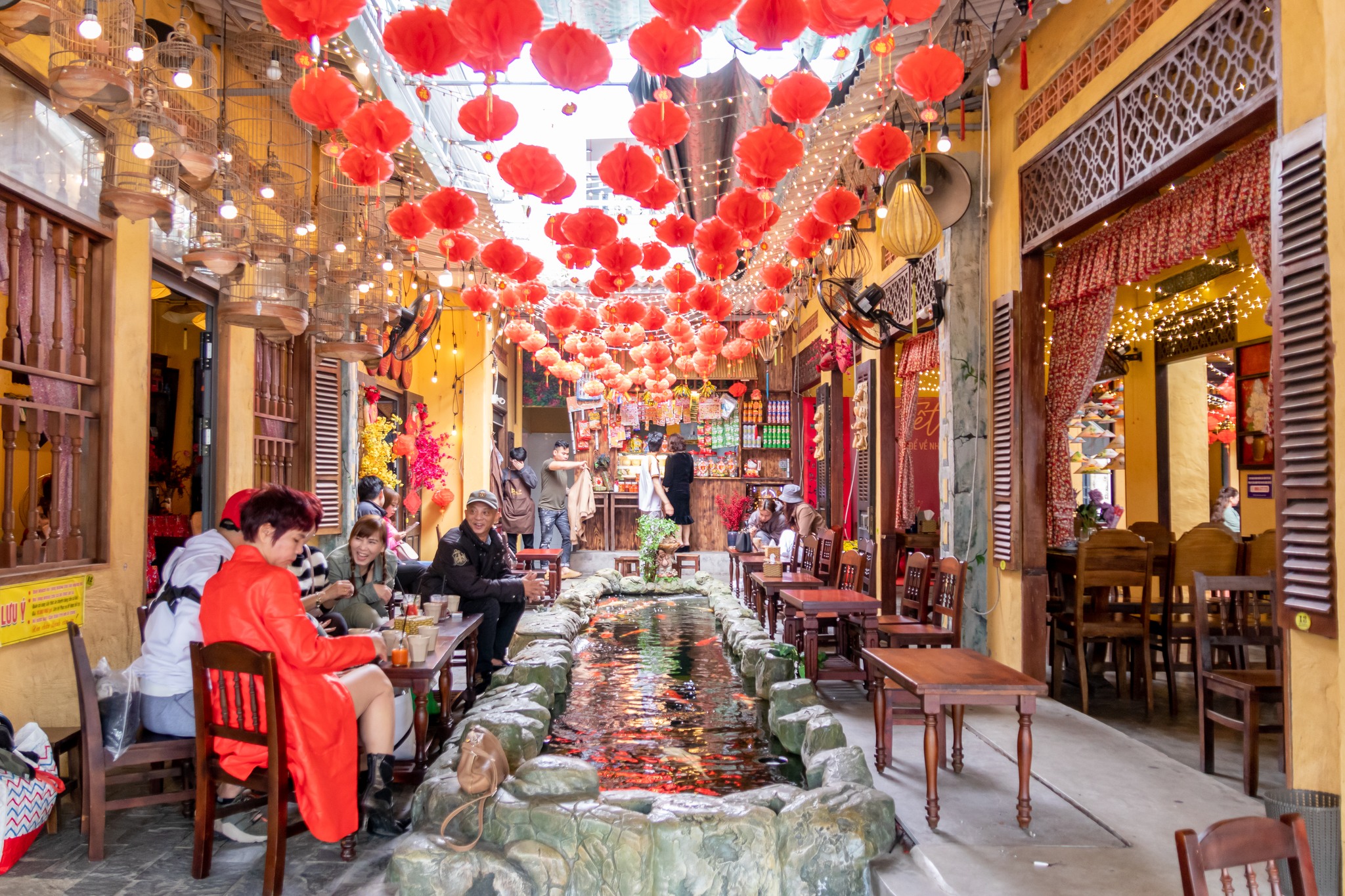 Du Cafe Koi - quán cafe cá koi ở đà nẵng