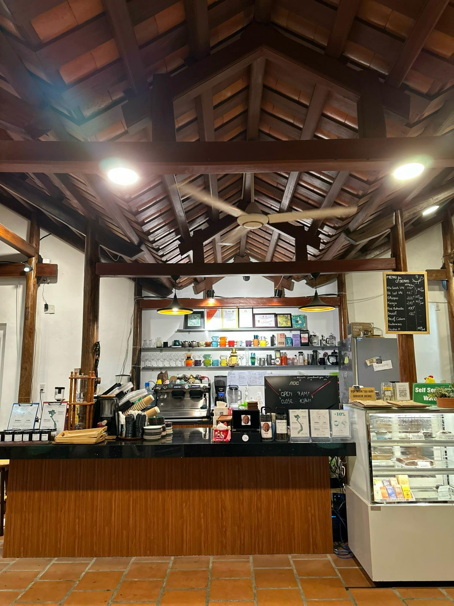 Review Puna Coffee &#038; Cake Đà Nẵng: Khám Phá Không Gian Cà Phê Đậm Chất Châu Âu Giữa Lòng Đà Nẵng
