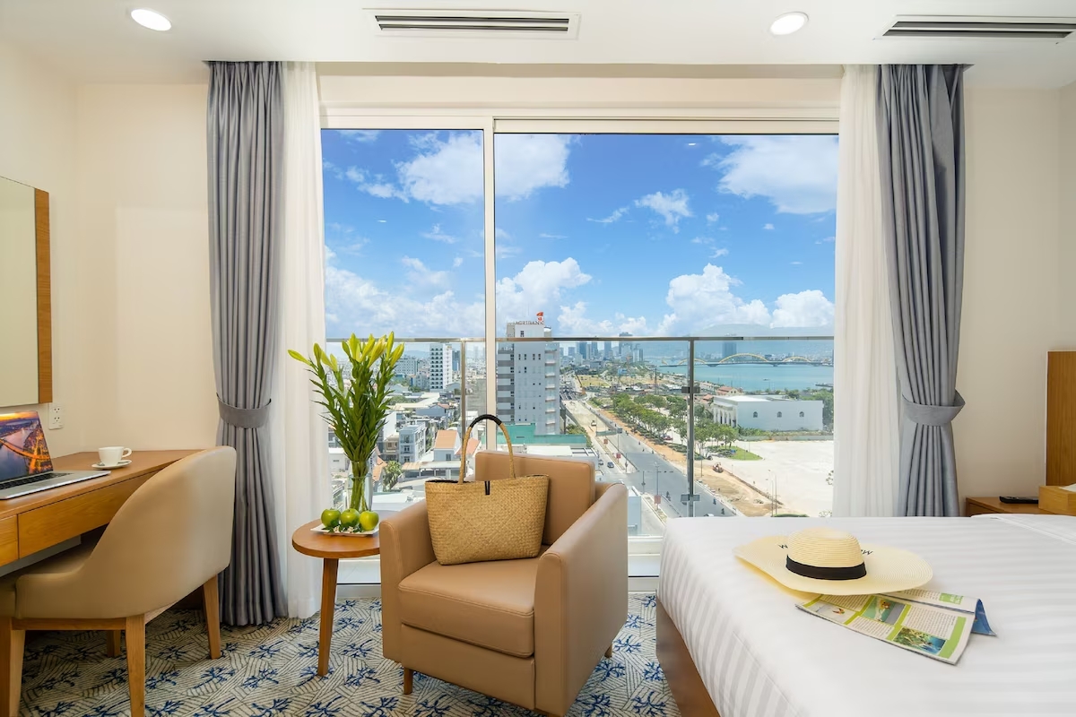 khách sạn ở gần đại học phương đông