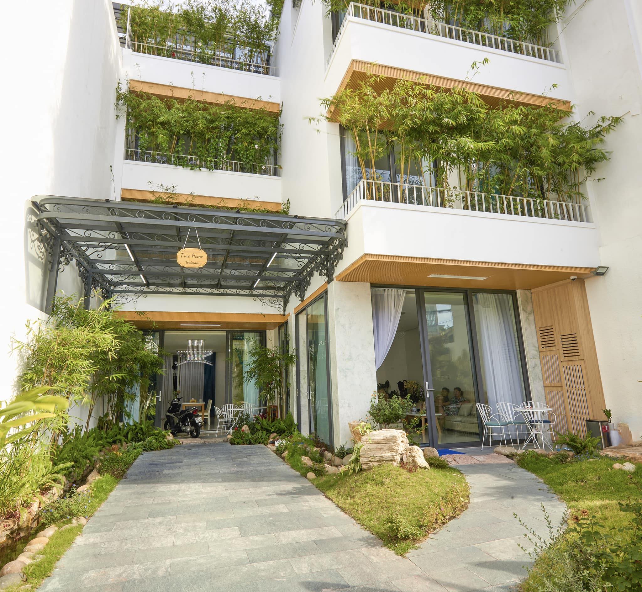 khách sạn ở gần đại học phương đông