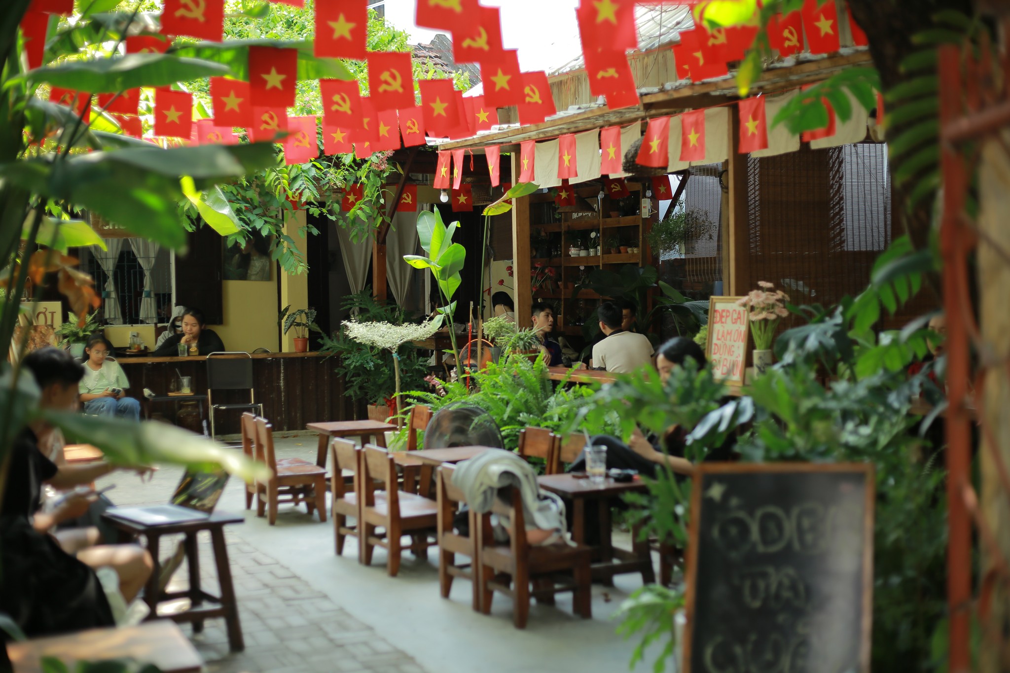 Tiệm Cà Phê Chú Mạnh