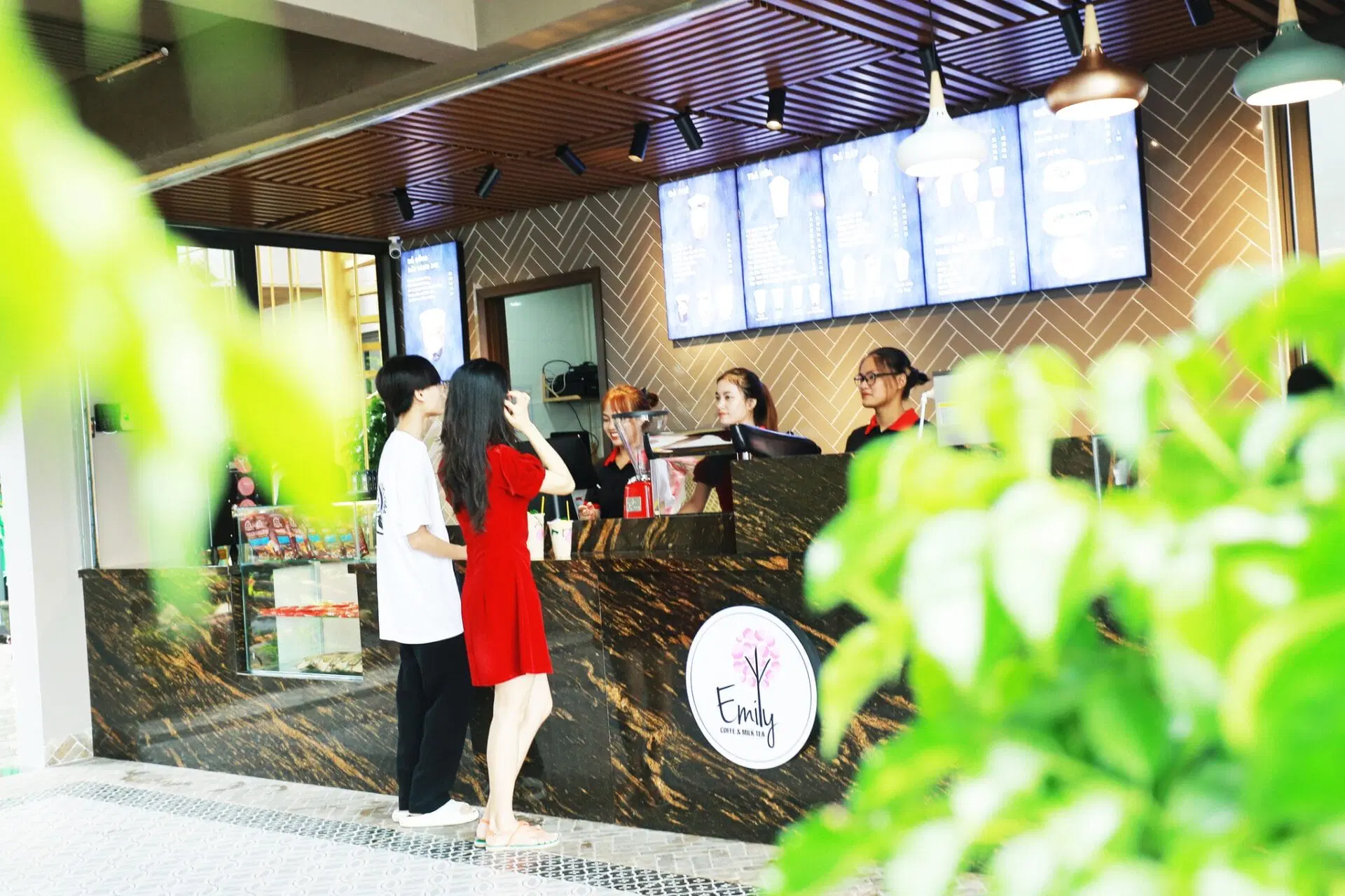 Nhân viên nhiệt tình, thân thiện