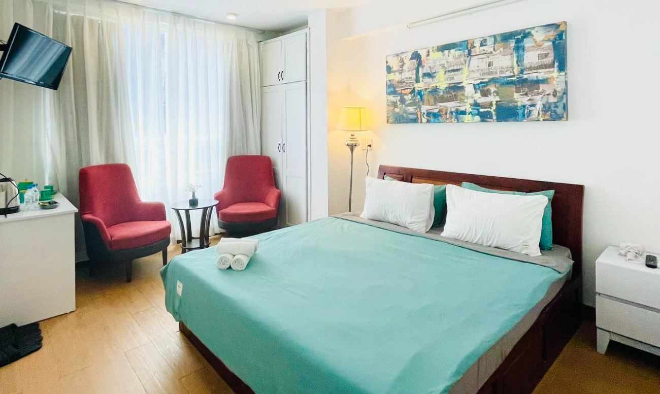 Không gian phòng nghỉ ở đây được thiết kế trẻ trung, ngập tràn ánh sáng tự nhiên