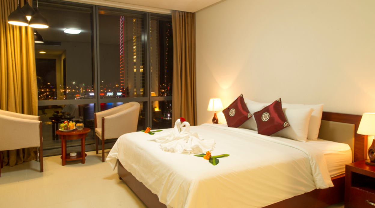 Không gian phòng nghỉ rộng rãi, sáng sủa, thiết kế tinh tế với tông màu nhẹ nhàng