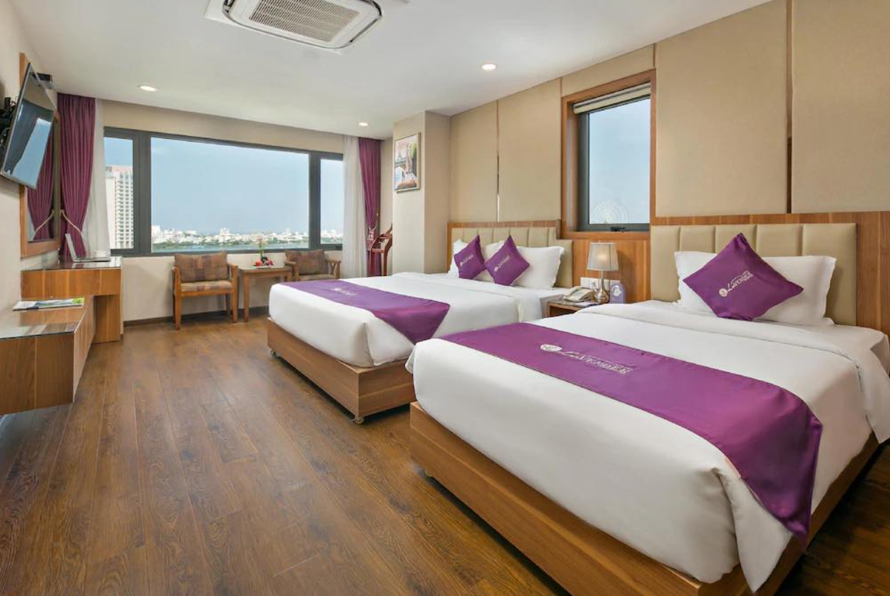 Lavender Riverside Hotel có không gian sạch sẽ, nội thất trang nhã và chất lượng dịch vụ chuyên nghiệp