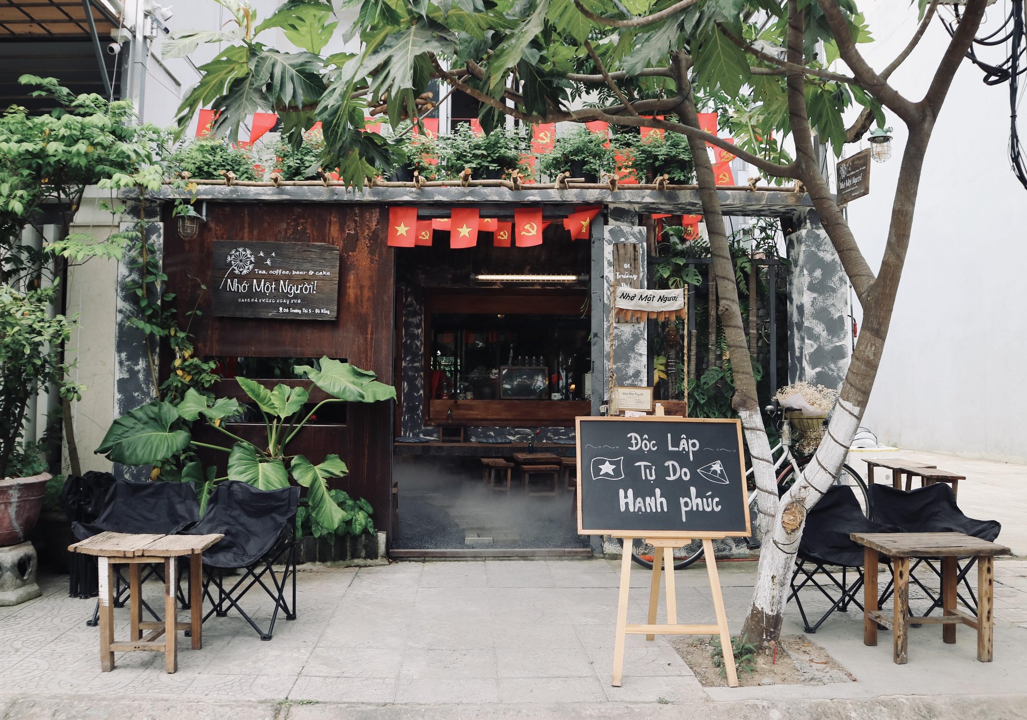 Tiệm Cà Phê Nhớ Một Người