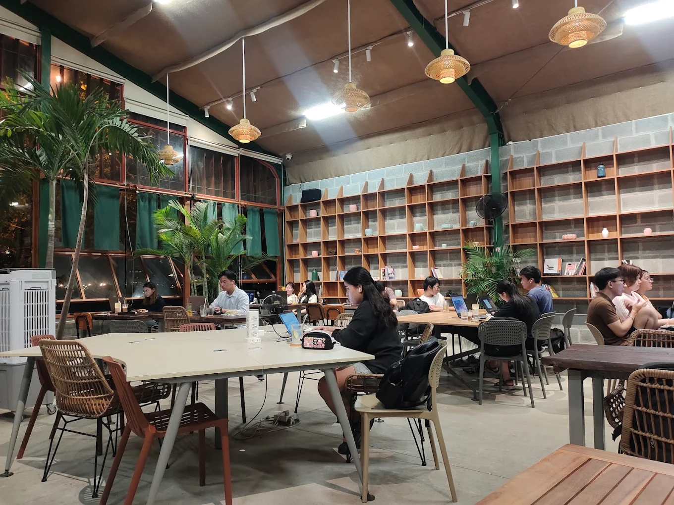 Không gian tầng 2