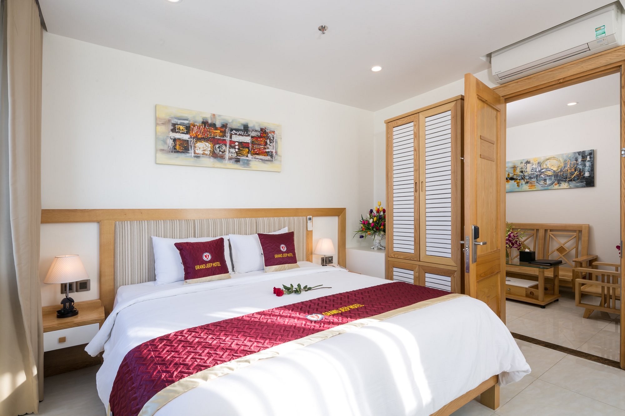 Grand Jeep Hotel