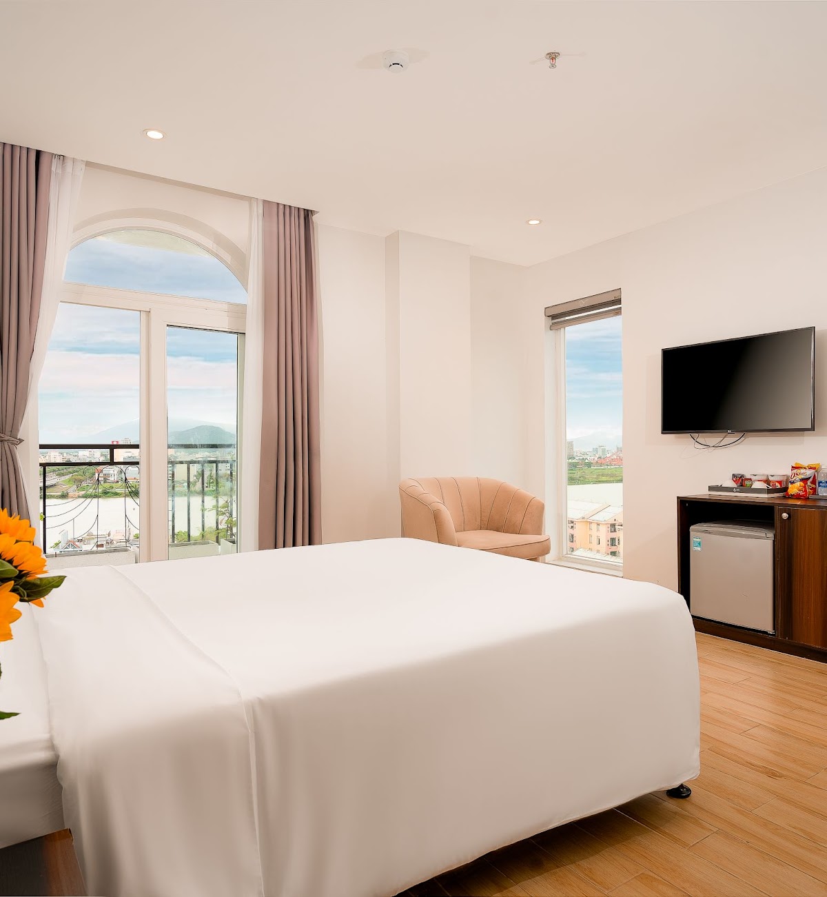 RHM Luxury Hotel And Suite - Khách sạn gần cầu Tiên Sơn Đà Nẵng