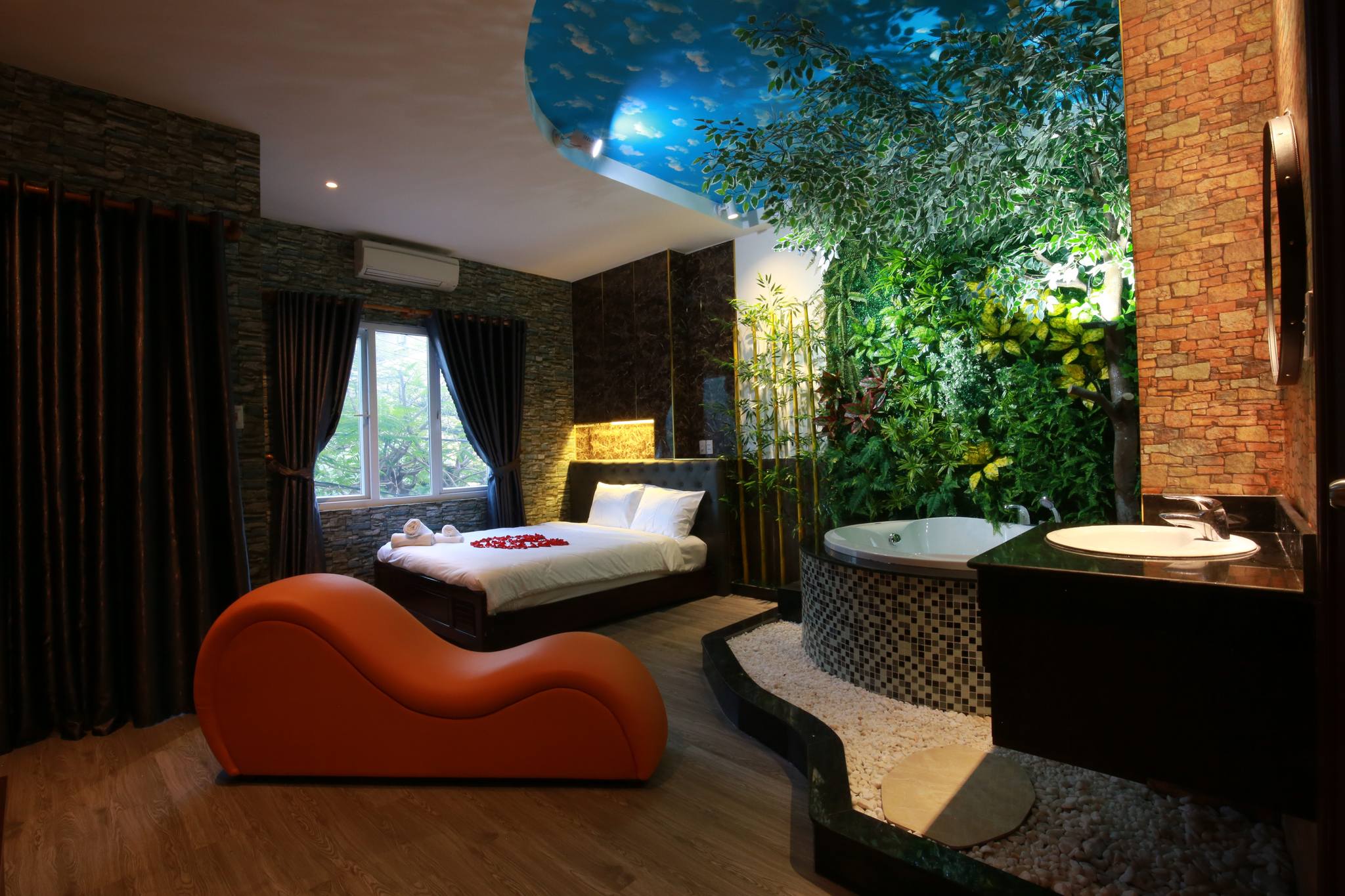 Lotus Hotel - khách sạn tình yêu đà nẵng