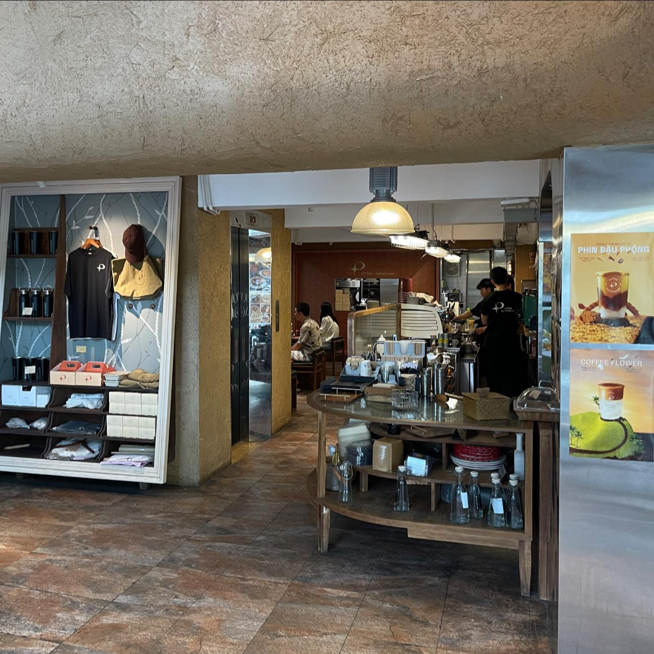 Hình ảnh và không gian quán P Coffee