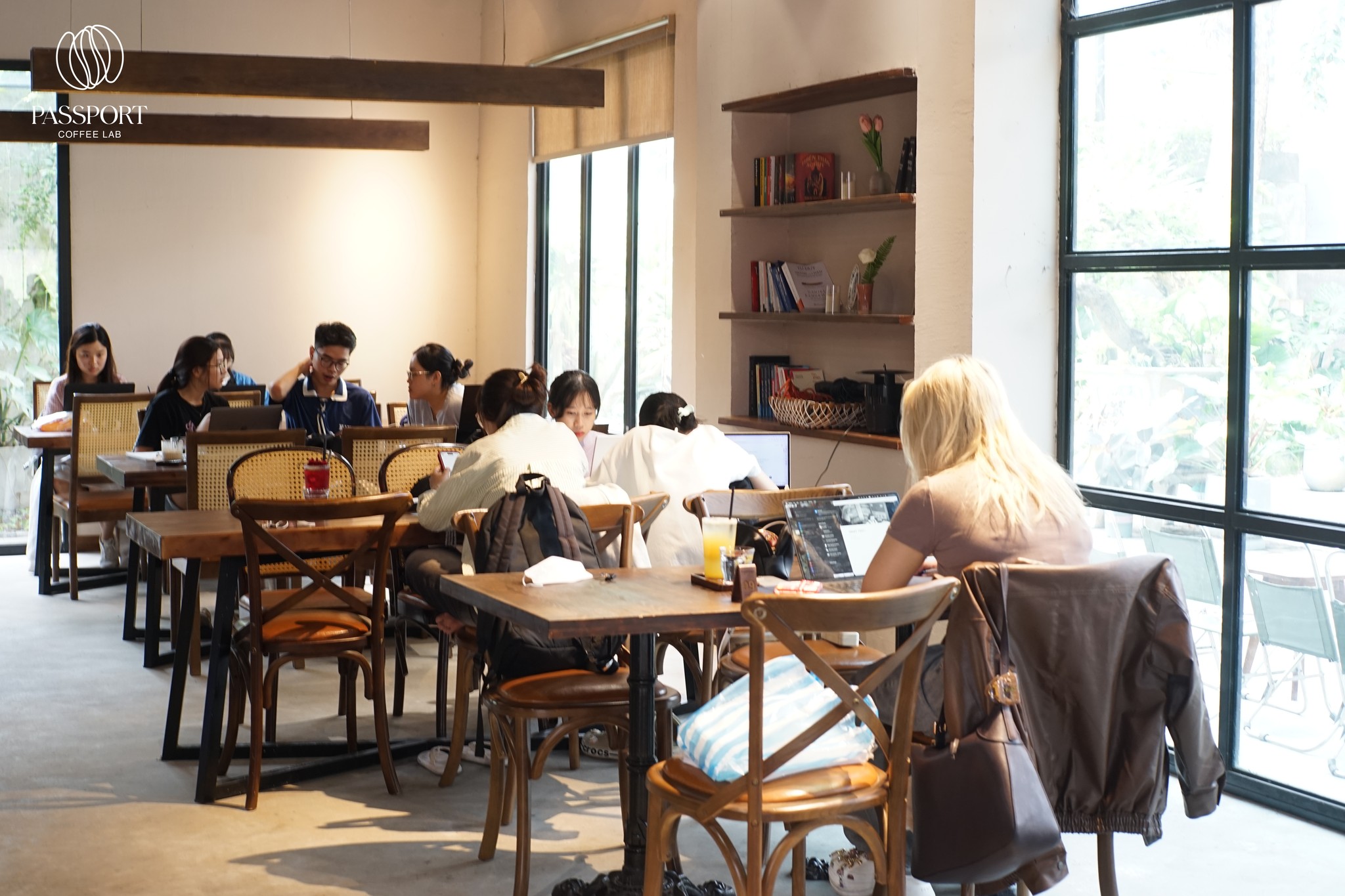 Không gian tại Passport Coffee
