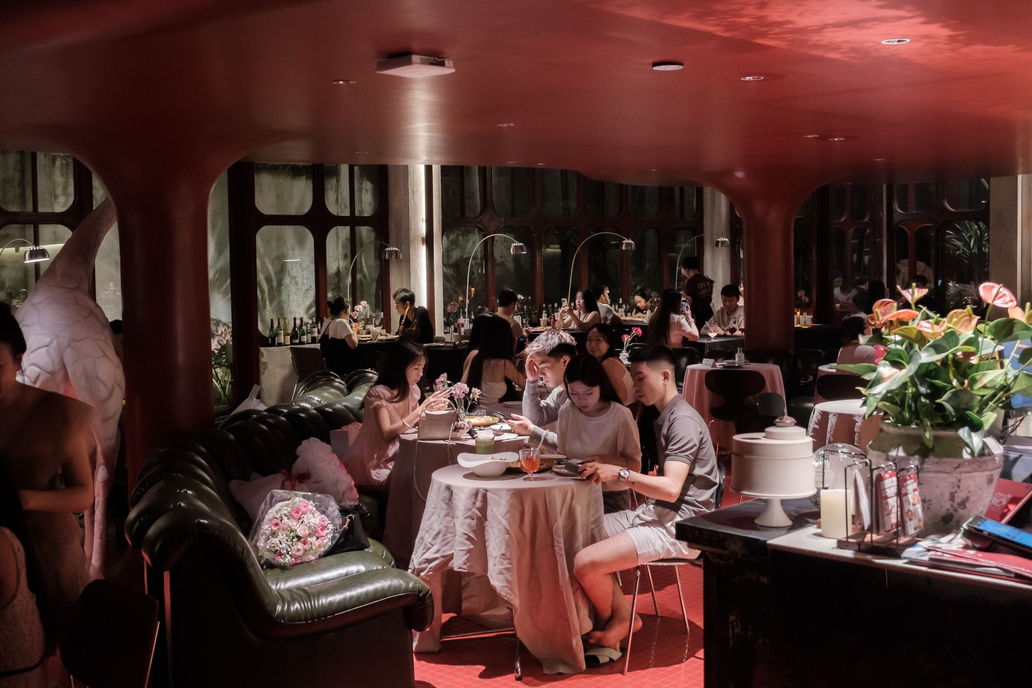 Không gian tại Reden Cafe Bistro