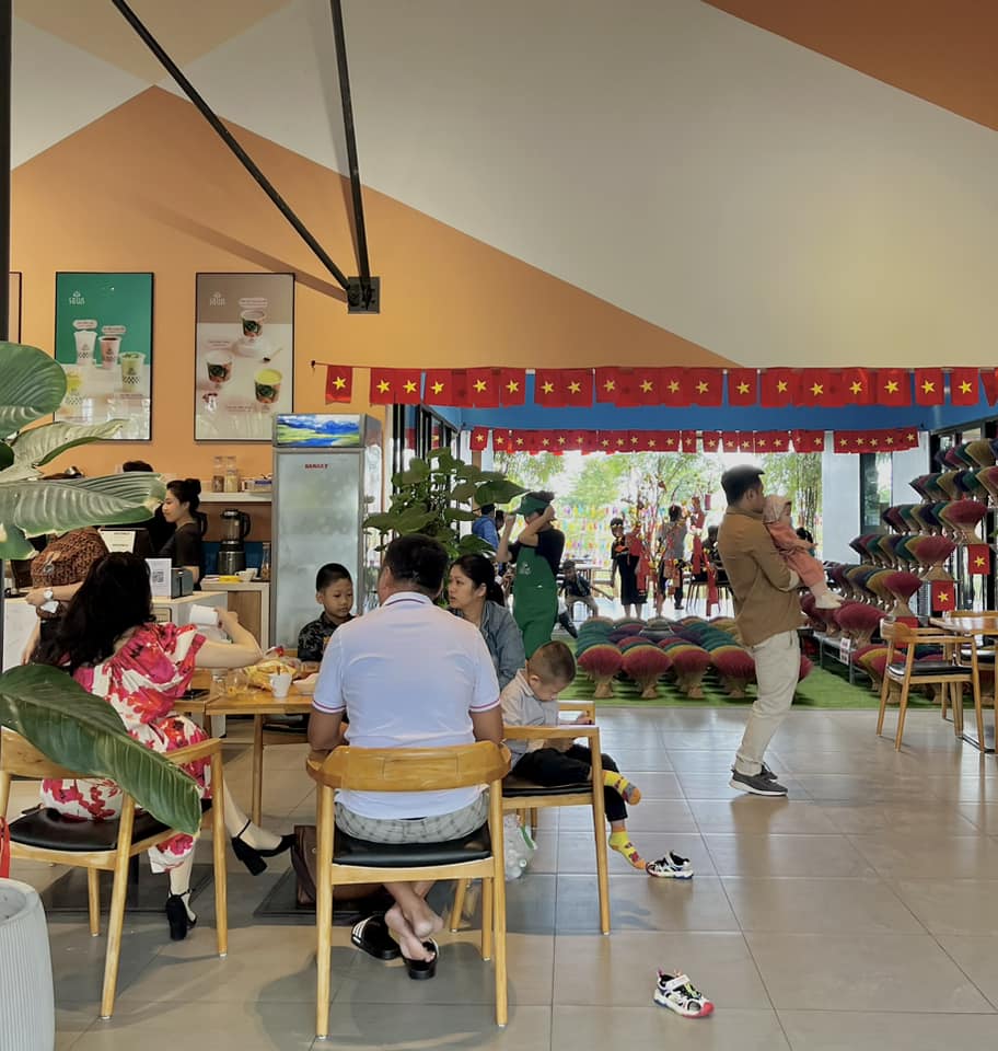 Không gian của quán