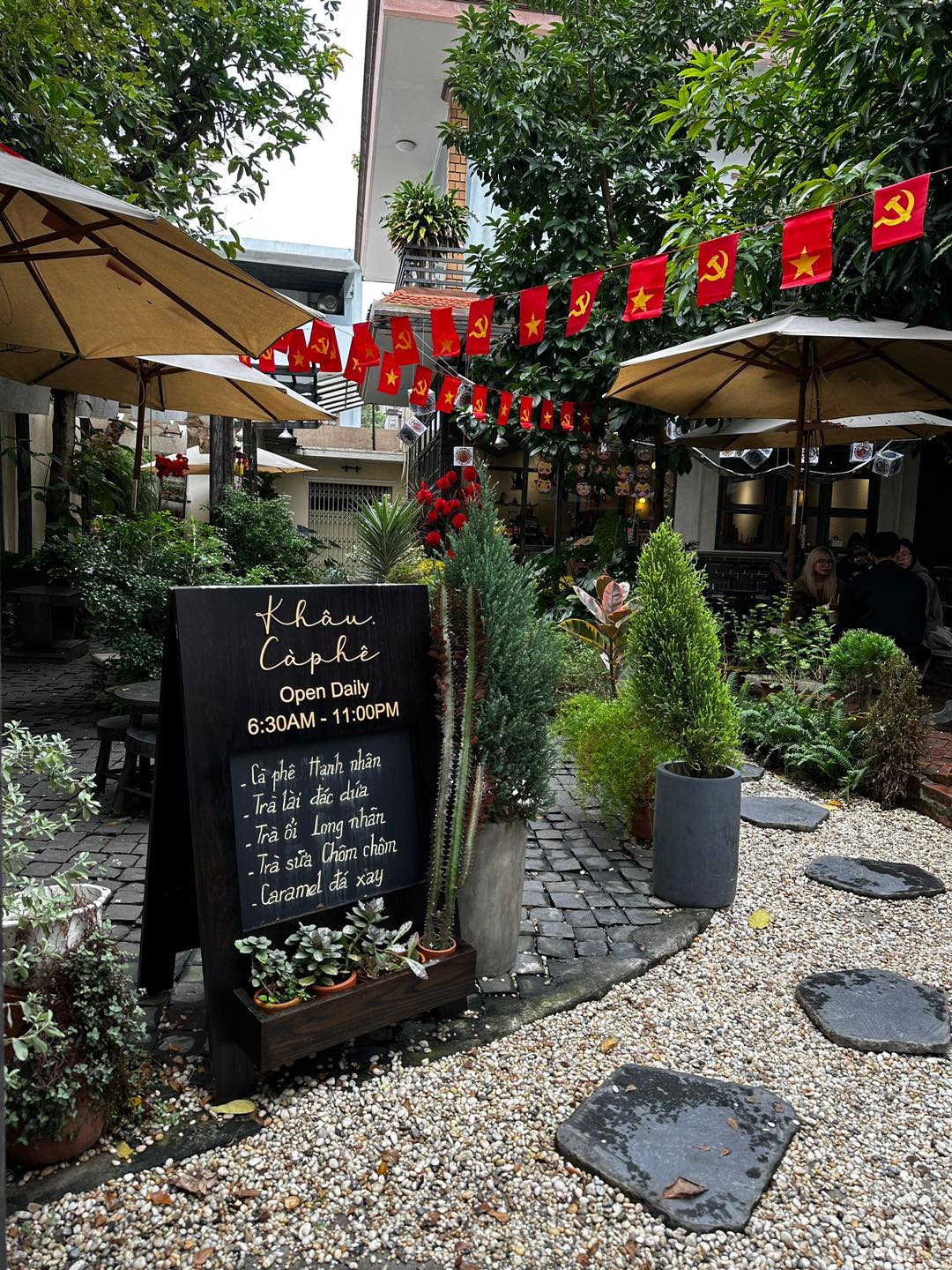 Khâu Cà Phê