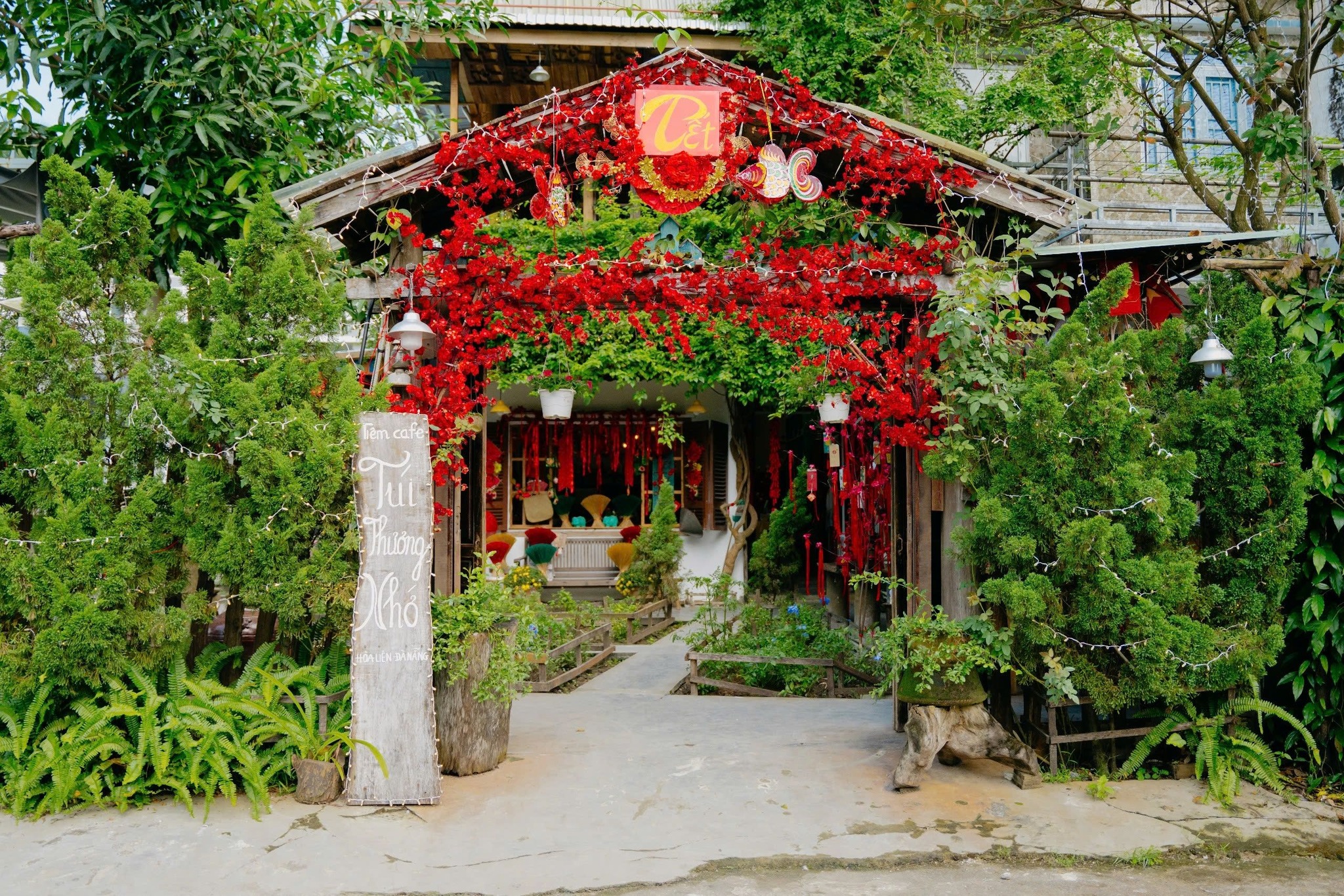 Tiệm cafe Túi Thương Nhớ