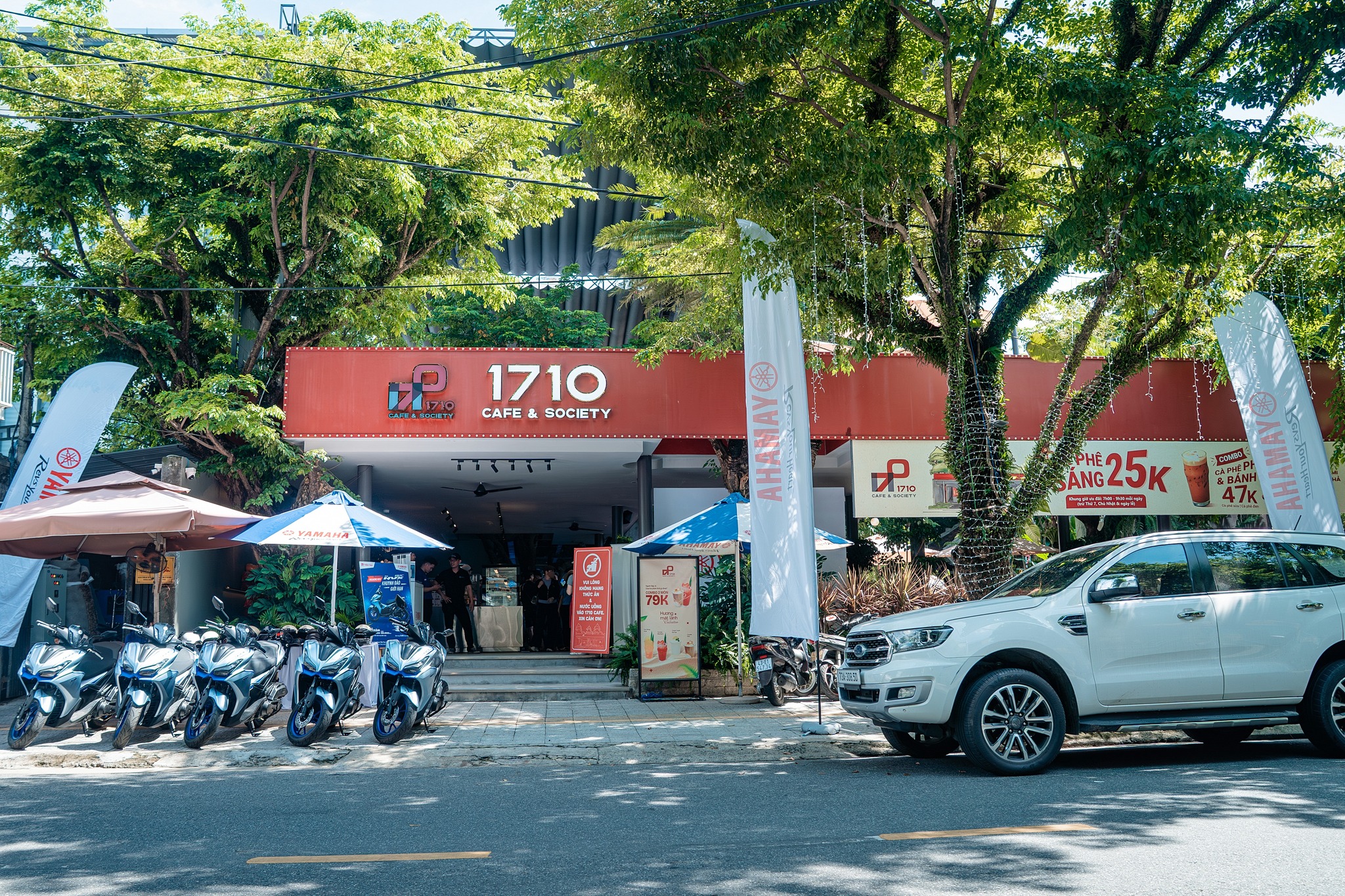 1710 Cafe and Society