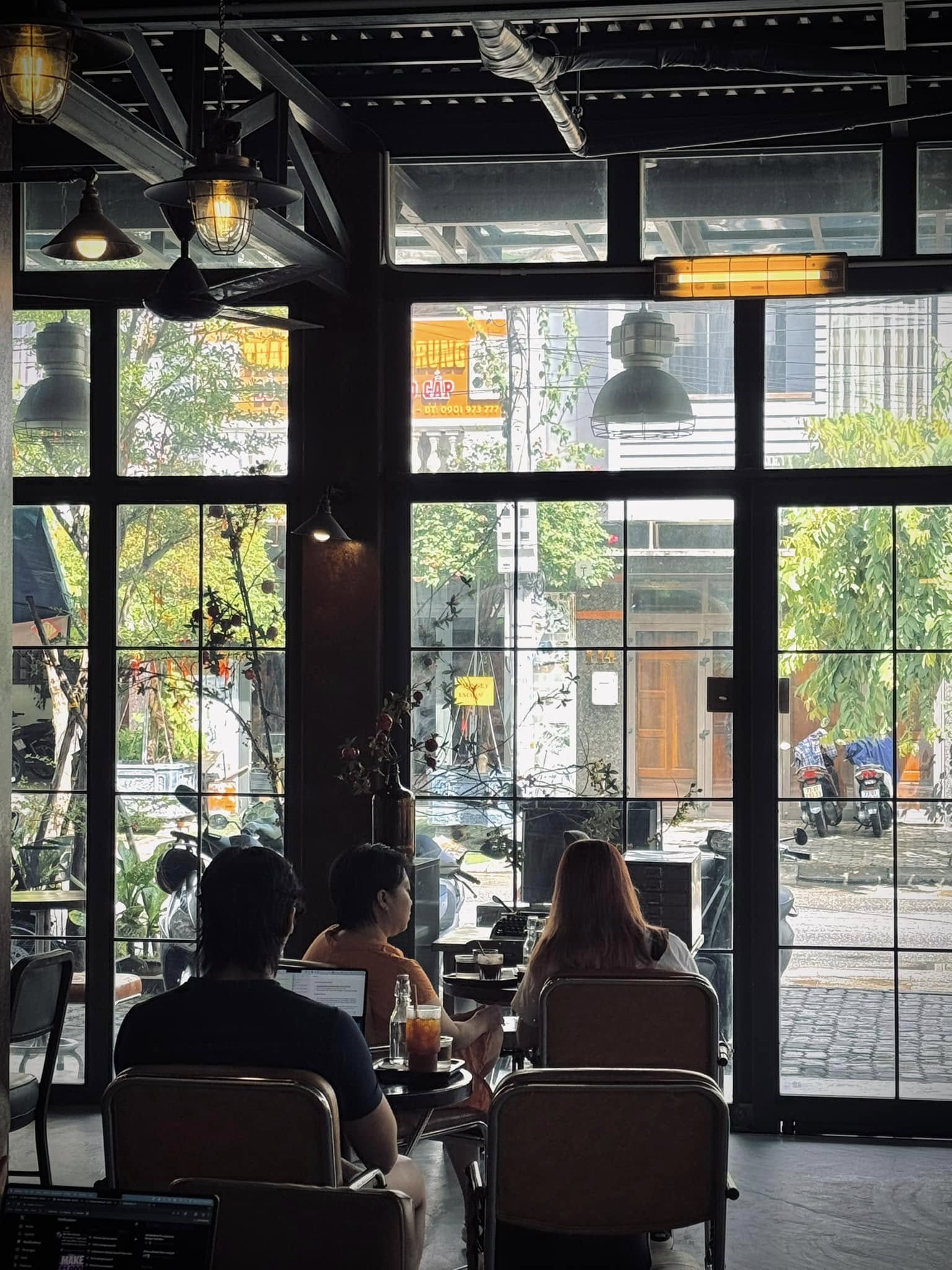 L Stand Coffee & Tea