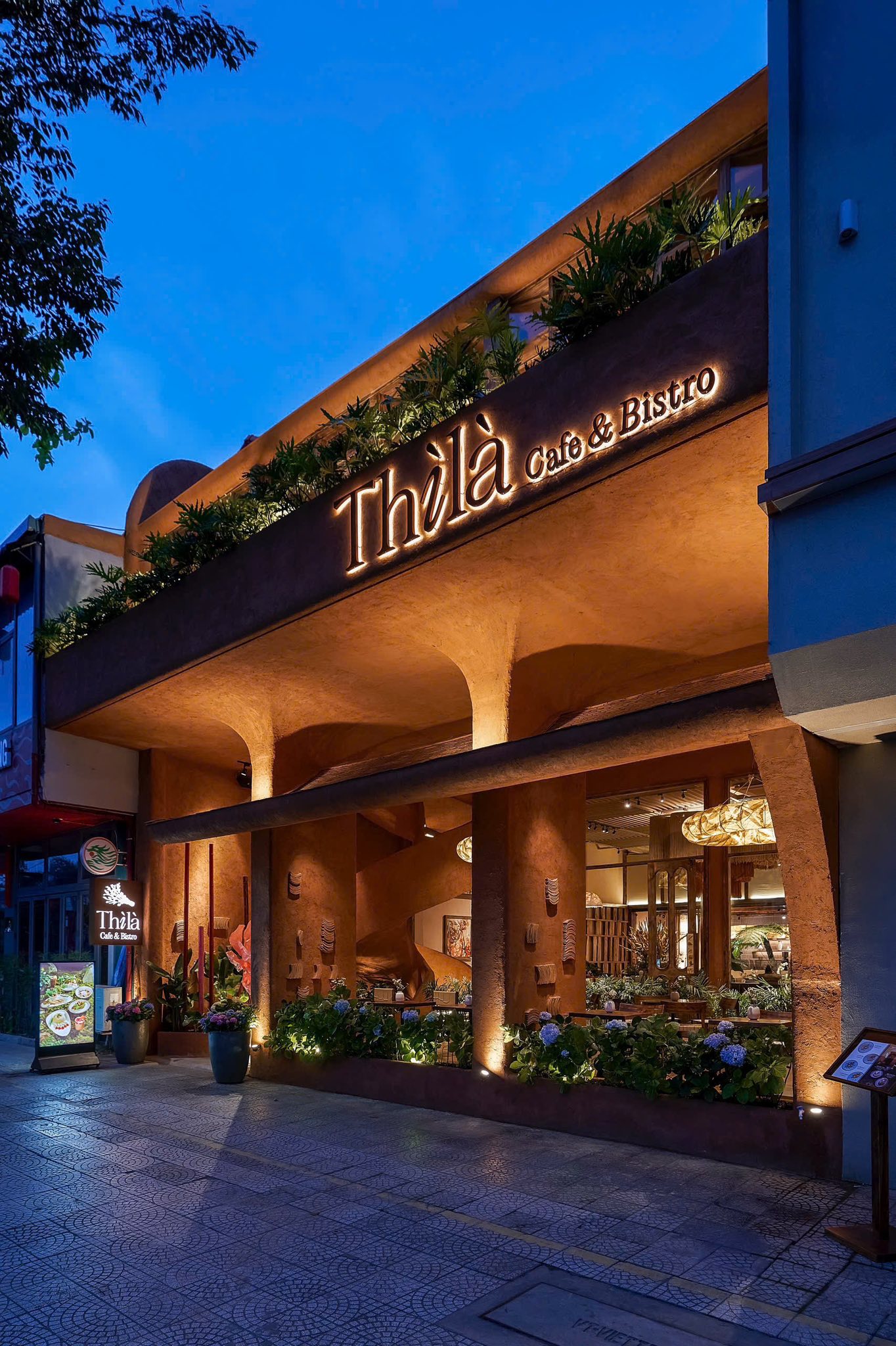 Thìlà Cafe & Bistro