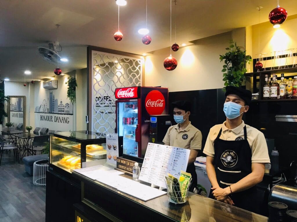 Sự hiện đại và tiện nghi bên trong Bonjour Café