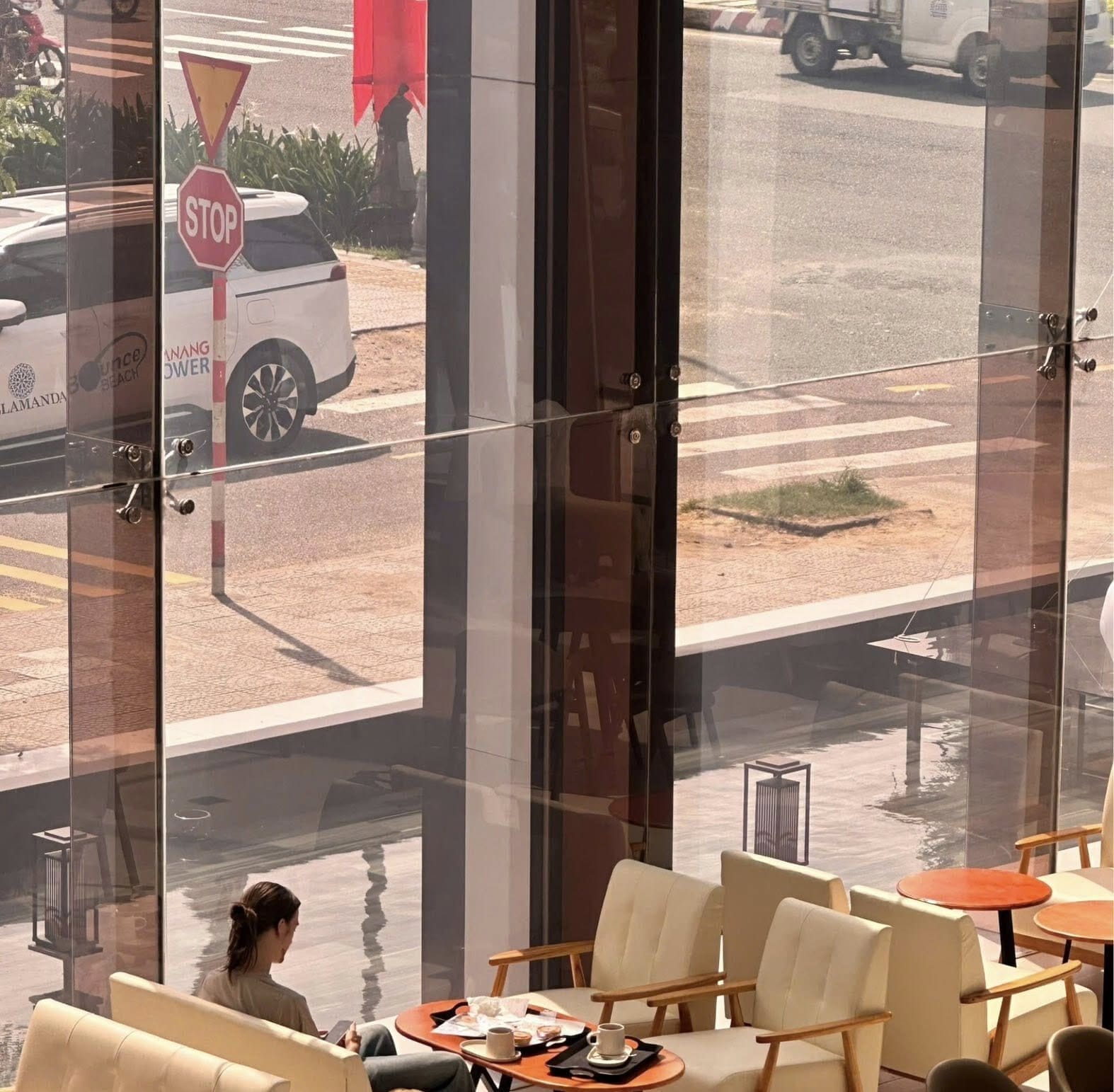 Lapin Bakery & Dessert Cafe