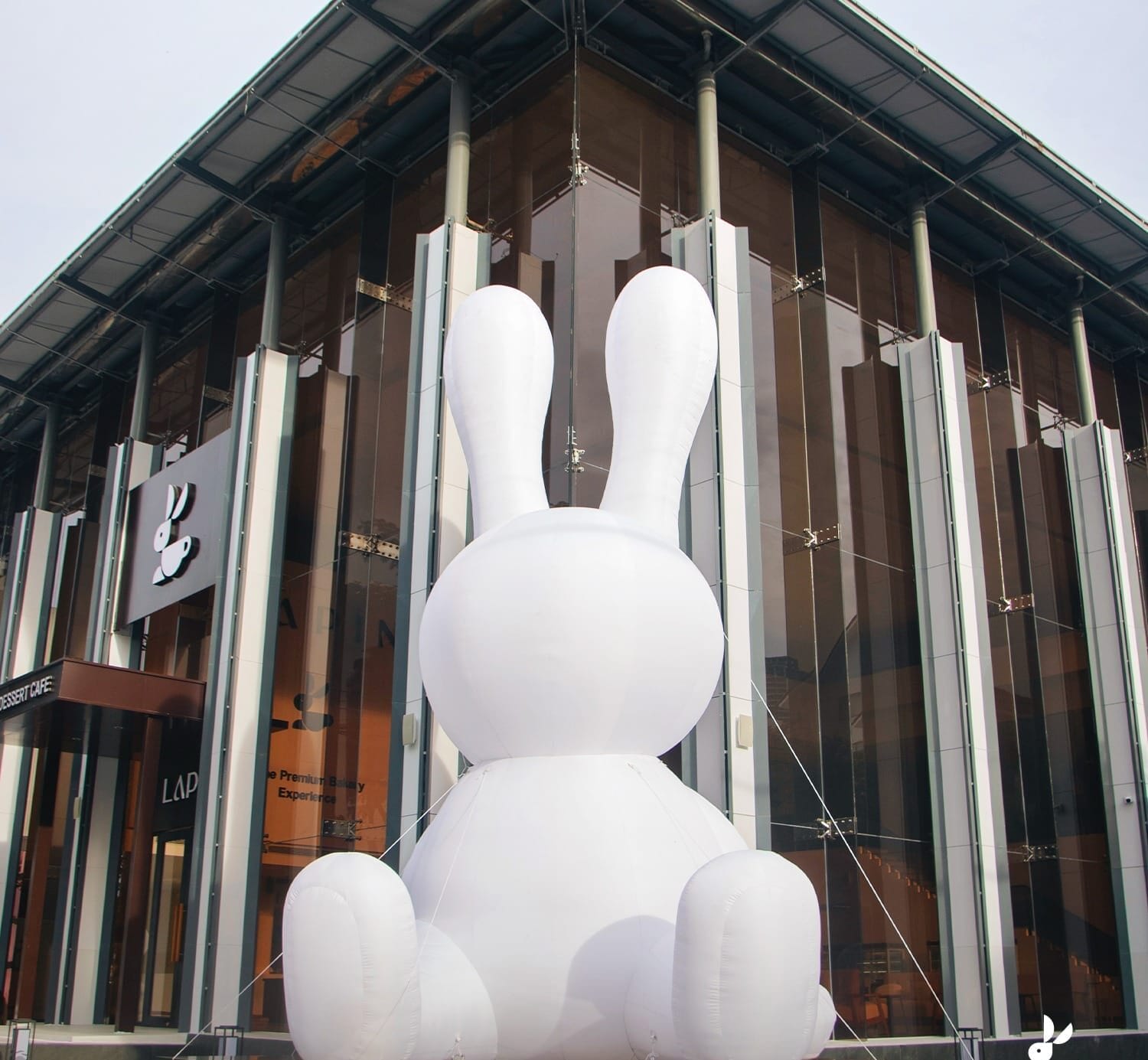 Lapin Bakery & Dessert Cafe